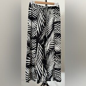 Relaxed Black & White Tropical Print Pants | Vacation Vibes (Sz M)